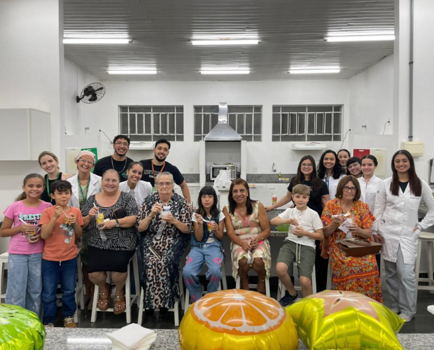 Avs e netos participam de atividade acadmica do curso de Nutrio da Univs